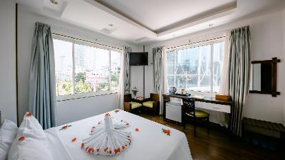 Deluxe Double Or Twin City View - Bedroom