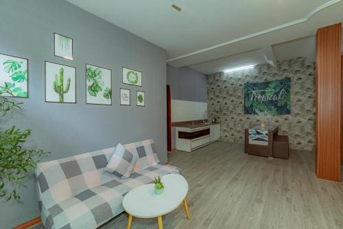 10-Bed Mixed Dormitory Room