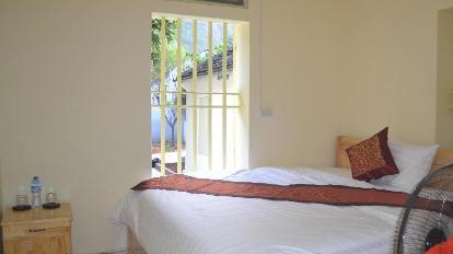 Private Double Room with Shared Bathroom