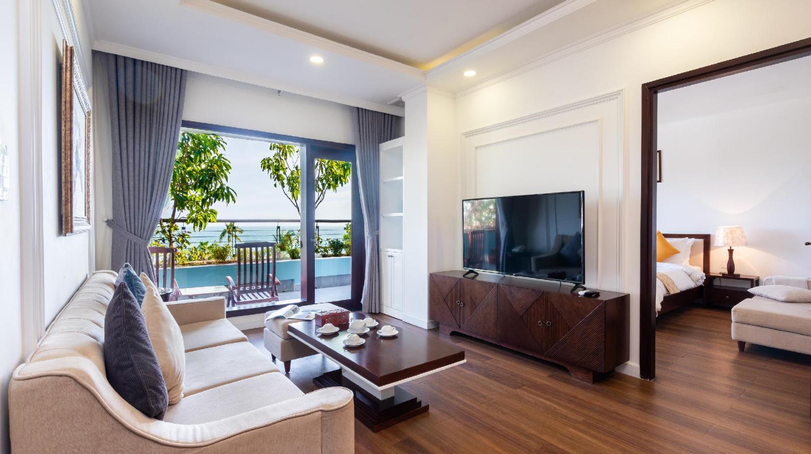 Family Room with Sea View - View