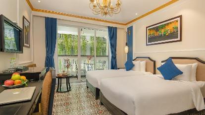 Deluxe Double or Twin Room with Balcony - Bed