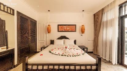 Honeymoon Suite - Bedroom