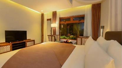 Deluxe Double Room with Seaview Balcony - Bedroom