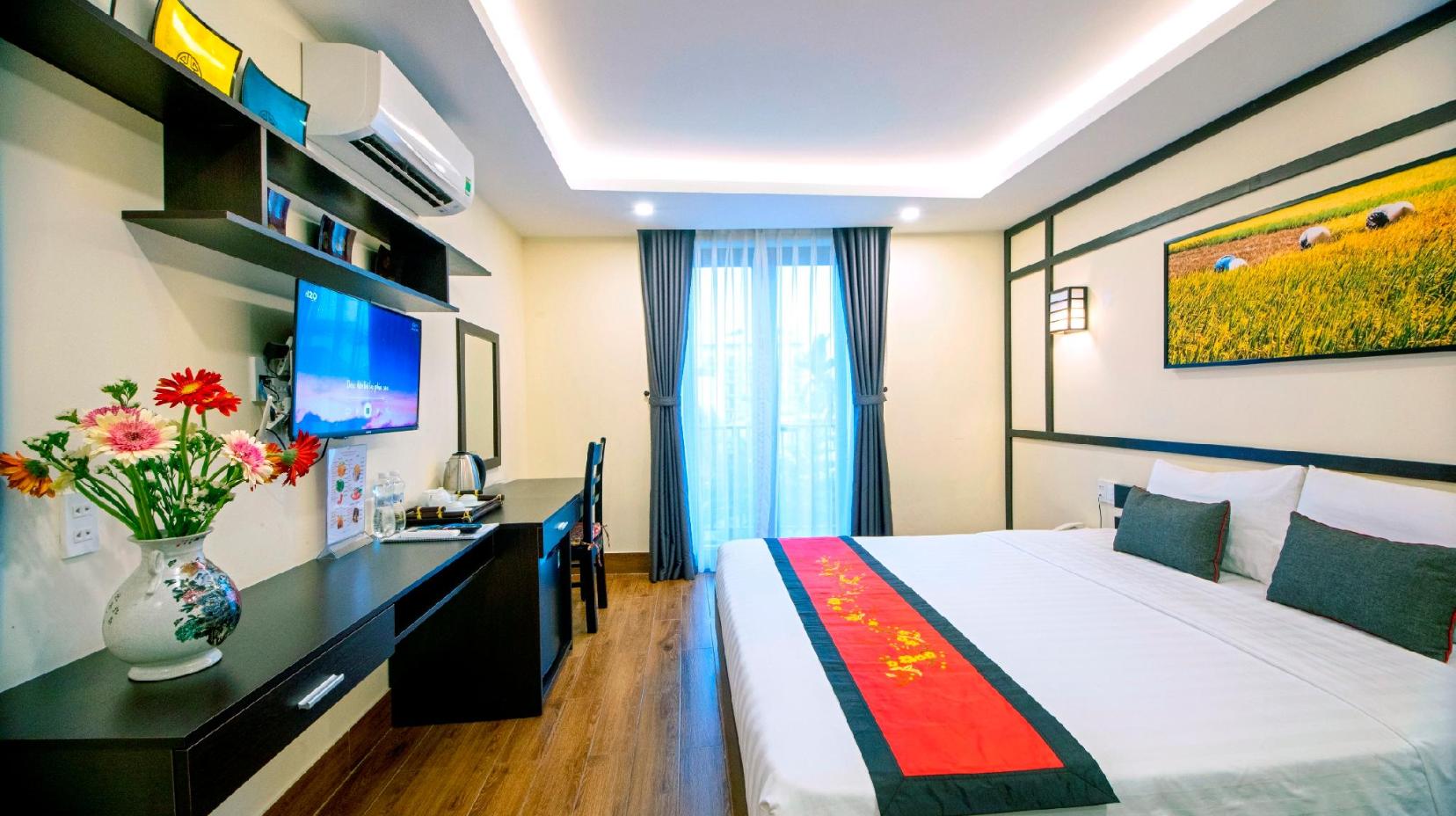 Deluxe Double City View with Balcony - Bed