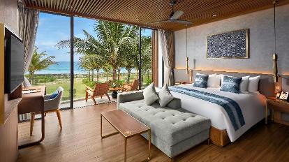 3-Bedroom Beachfront Villa with Private Pool - Bed