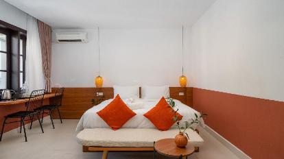 Deluxe Double Room - Bed