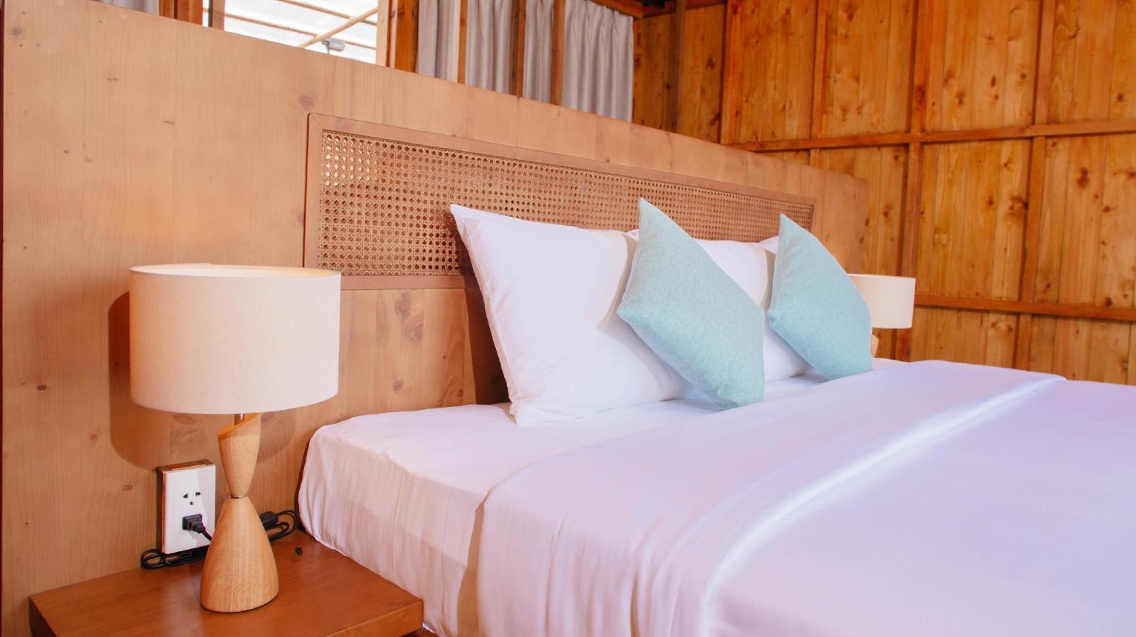 VIP Sea View Beach Hut - Bed