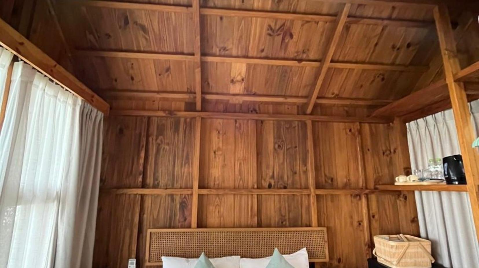 Sea View Couple Beach Hut - Bedroom