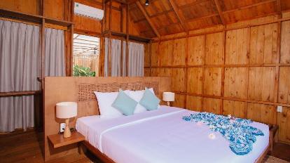 VIP Sea View Beach Hut - Bedroom