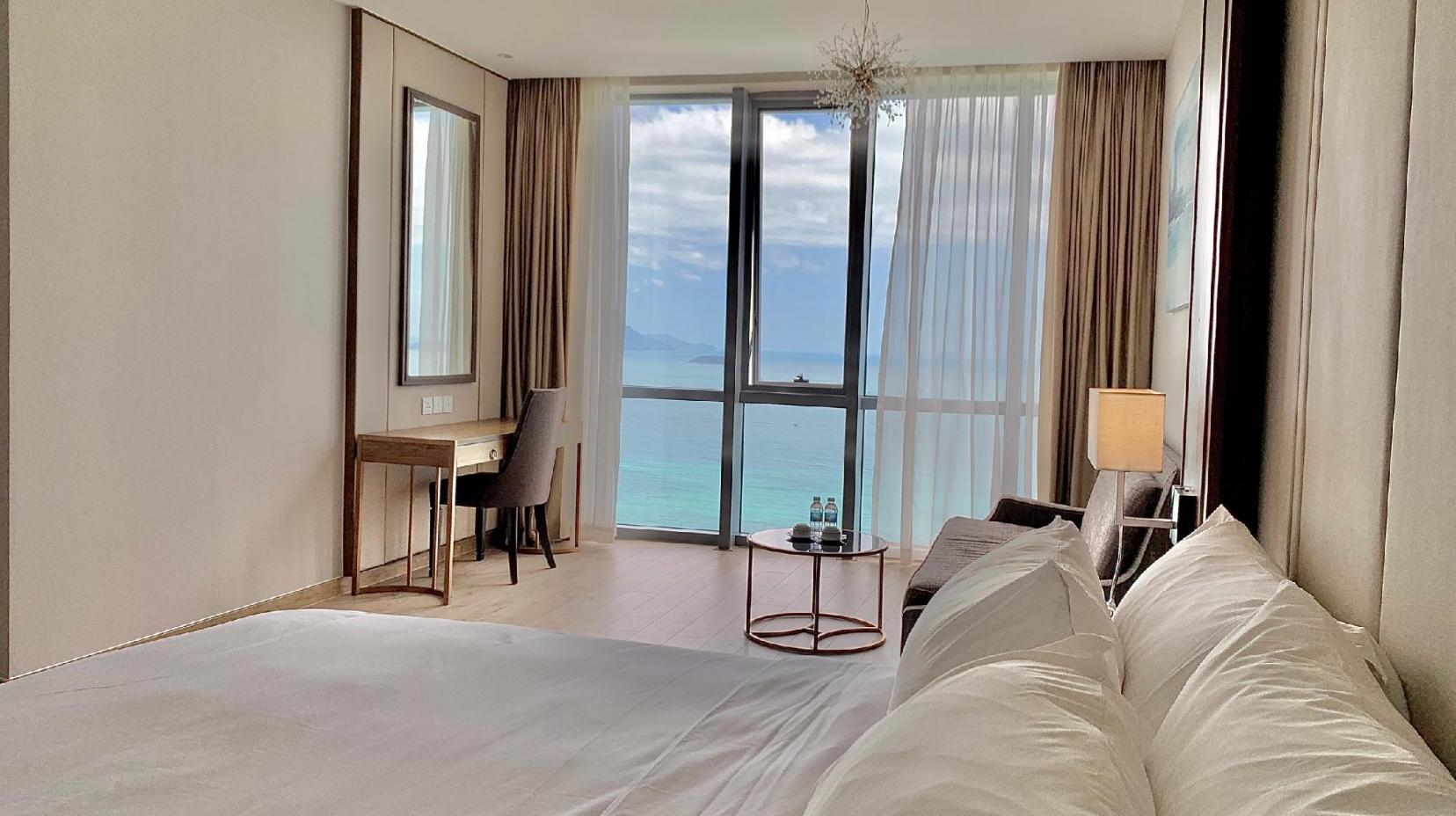 Full Ocean View Room - Bed