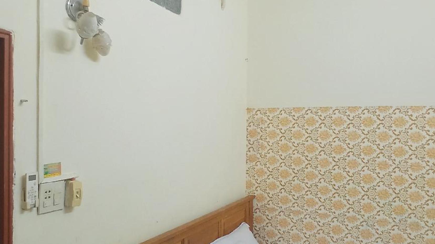 Deluxe Room with Shared Bathroom