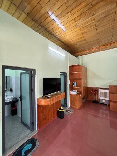 6-Bed Mixed Dormitory Room