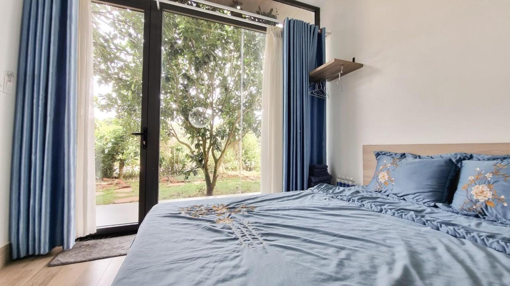 Family Room with Garden View - View