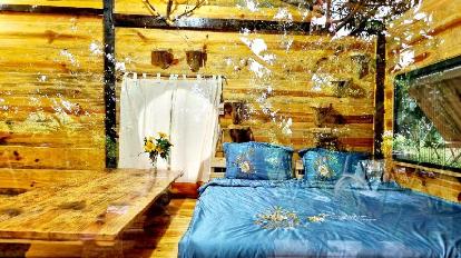 Bungalow with Balcony - Interior view