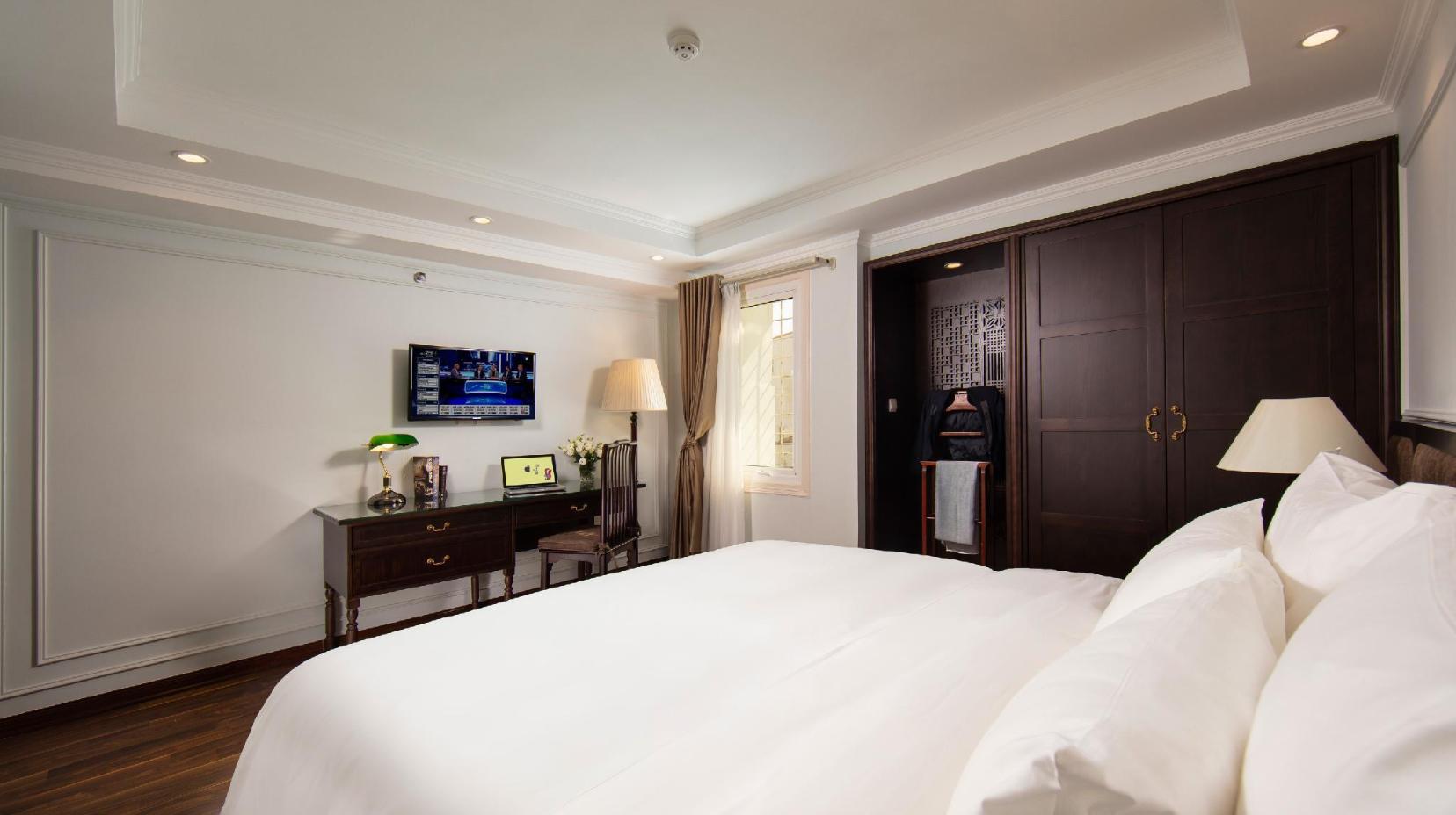 Twin Executive Room with City View - View