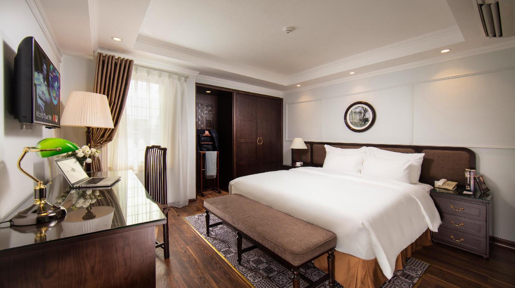 Twin Executive Room with City View - View