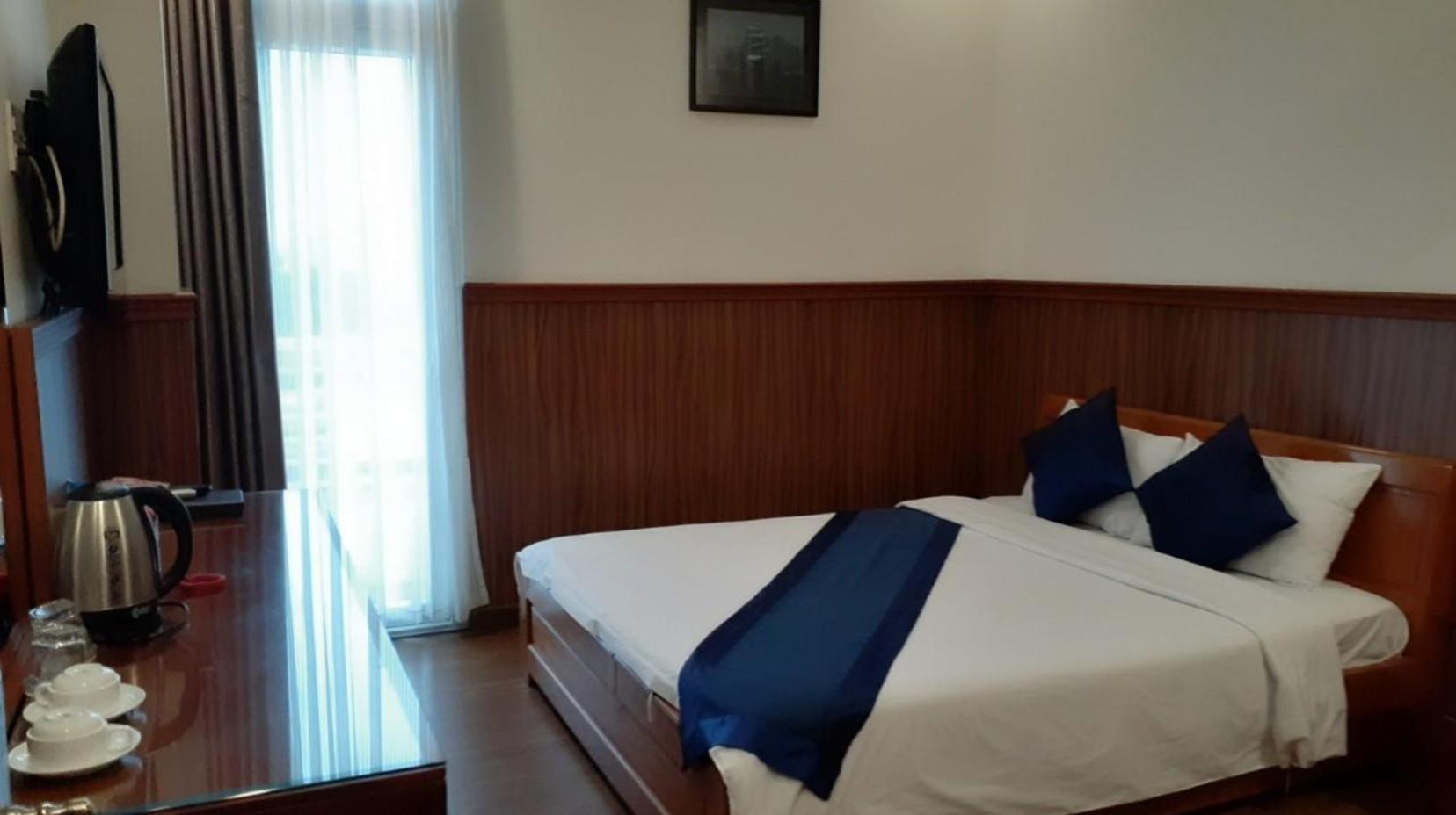 Deluxe Double Room - Bed