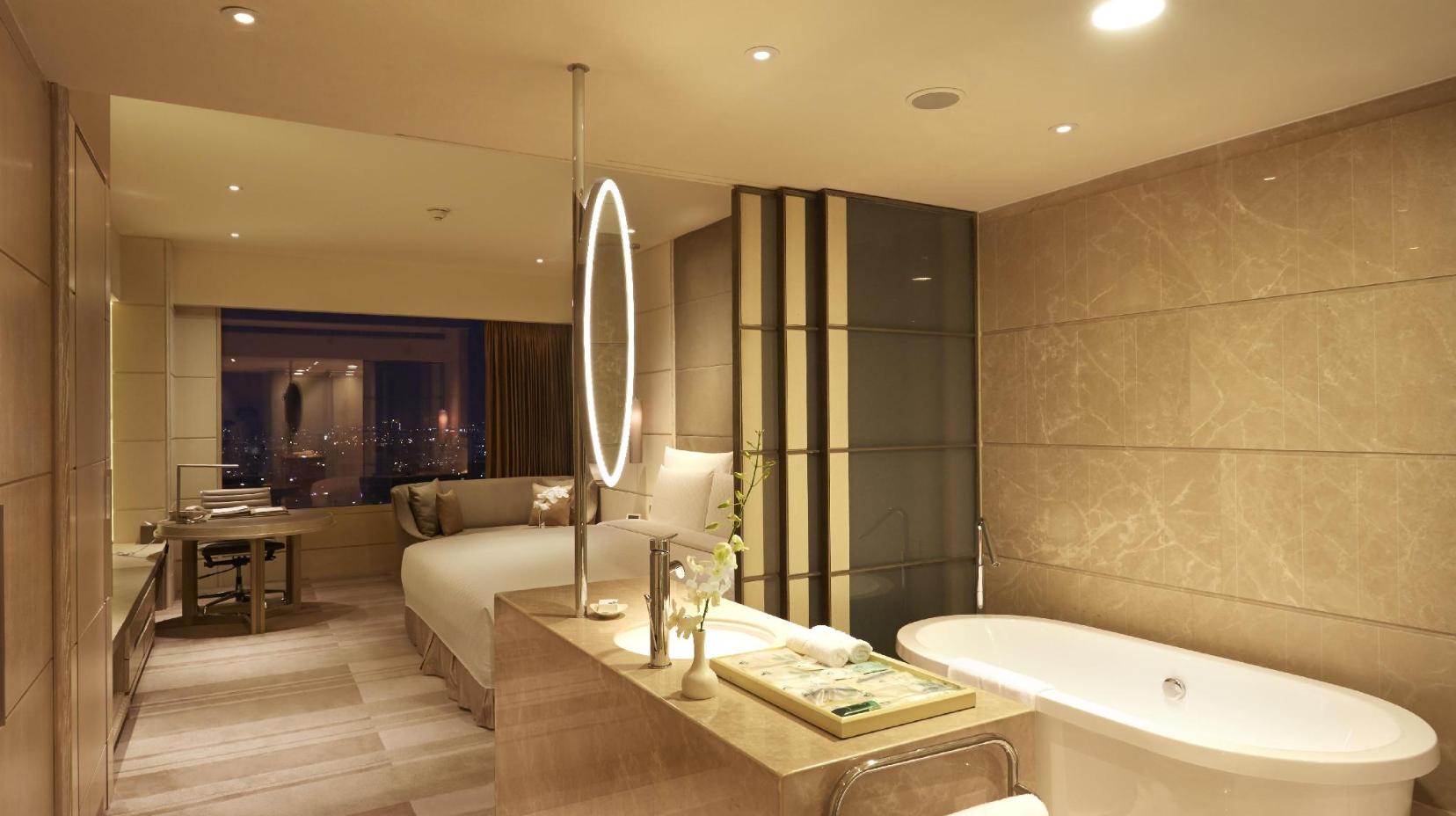 Club Floor -Club Deluxe Premium King - Bathroom