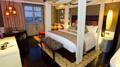 Deluxe Room with 1 King Bed - Guestroom