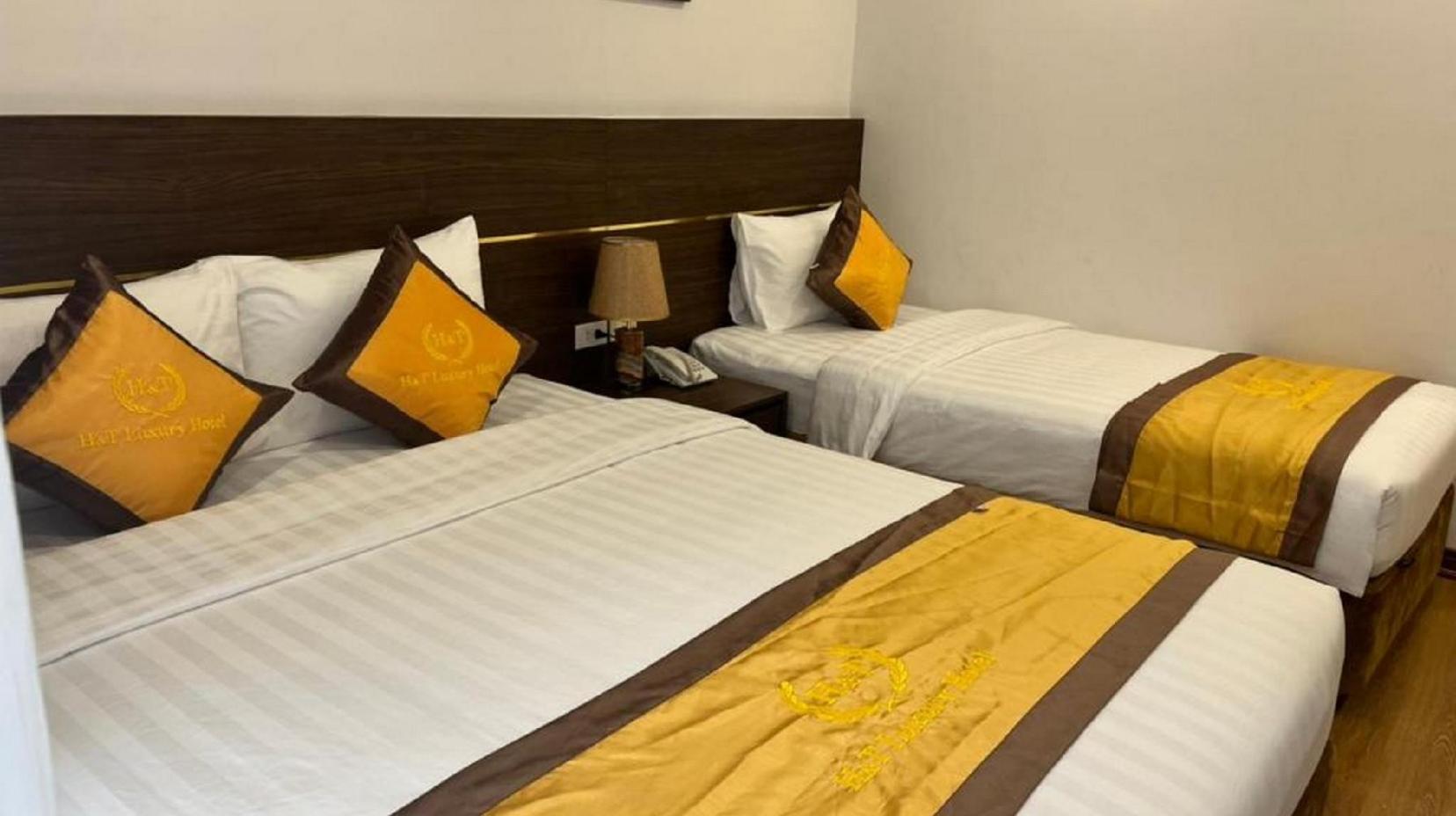 Triple Room - 1 Double Bed and 1 Single Bed - Bed