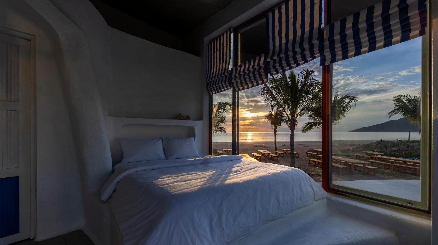 Suite with Sea View - Bed