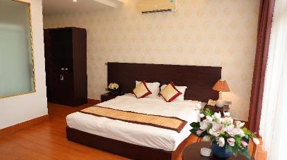 Deluxe King Room with Balcony - Bed