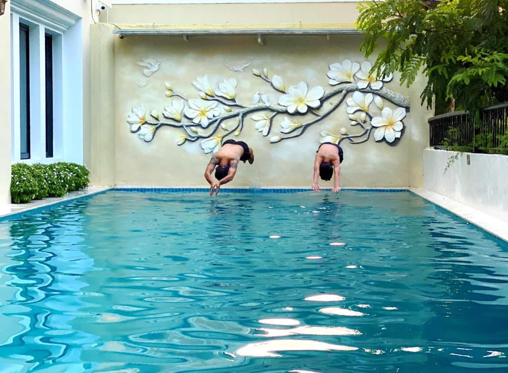 Swimming pool