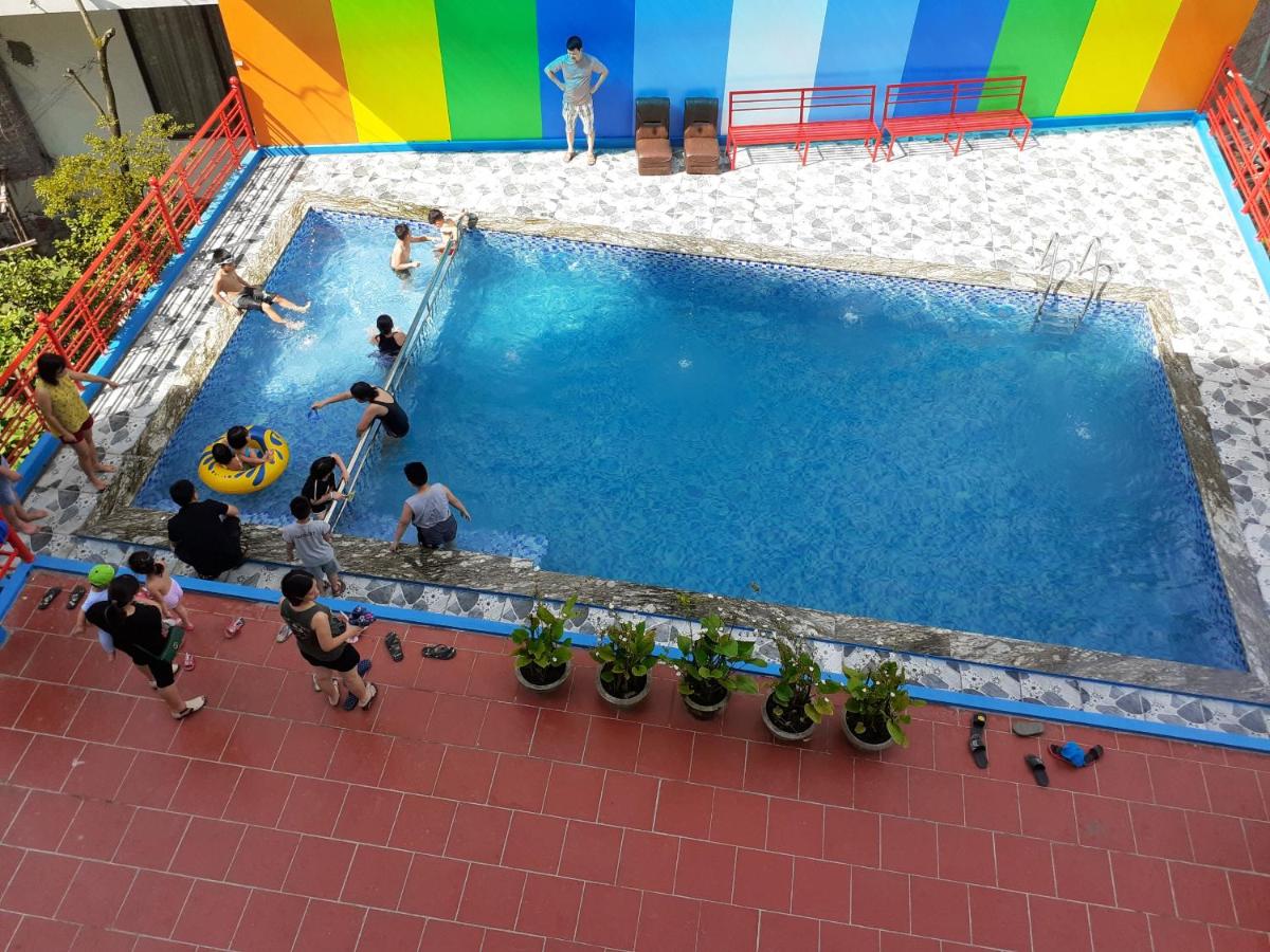 Swimming pool