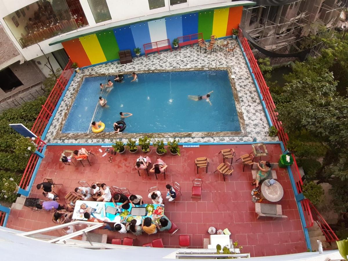 Swimming pool