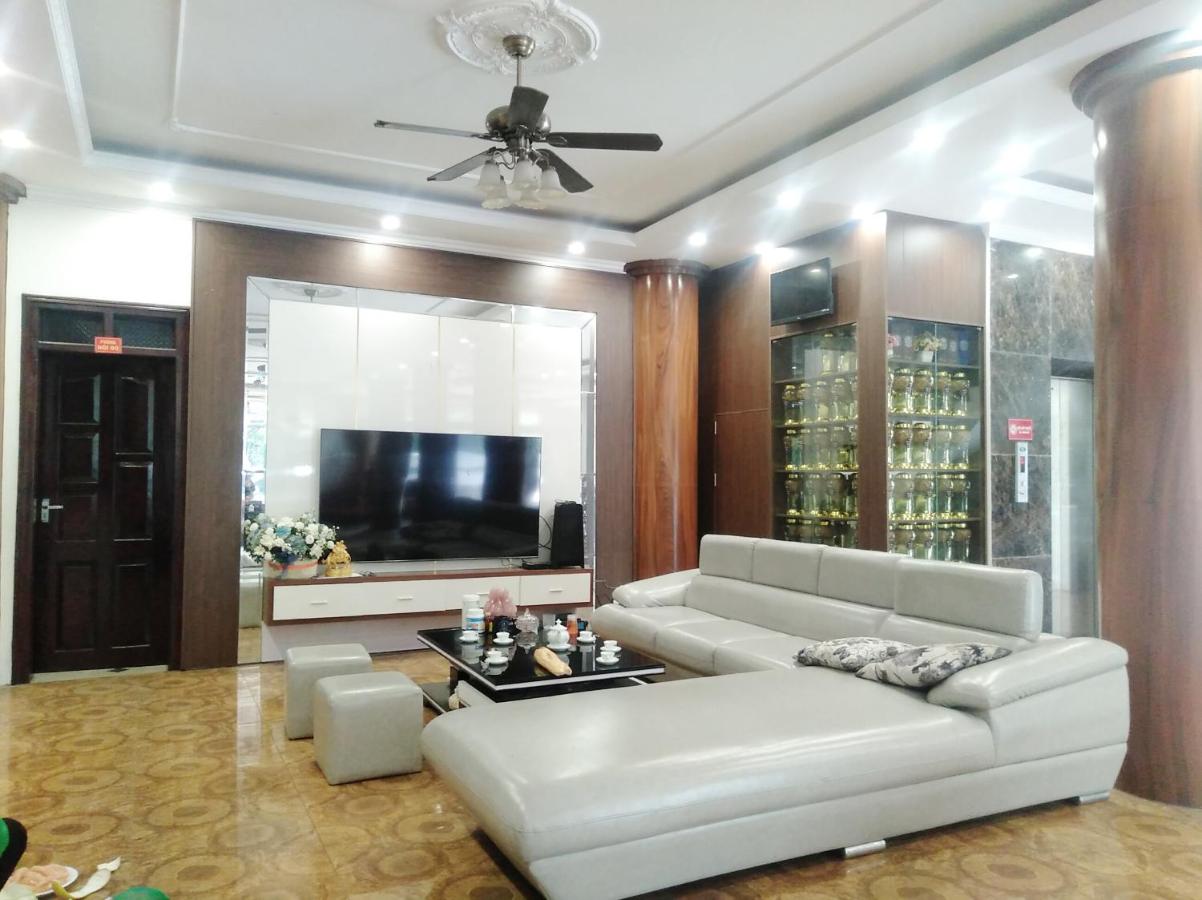 Shared lounge/TV area