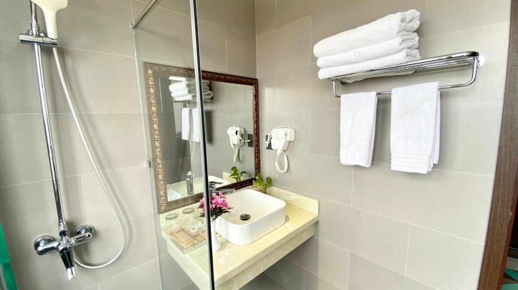 Triple Suite - Bathroom