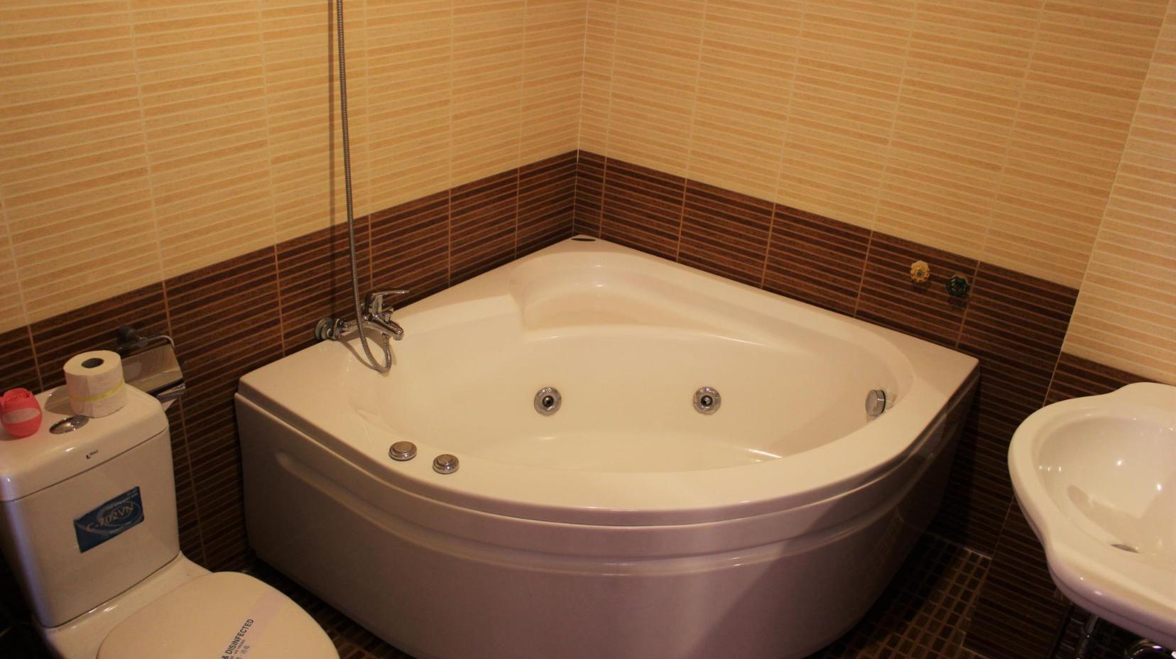 Premier Double - Bathroom