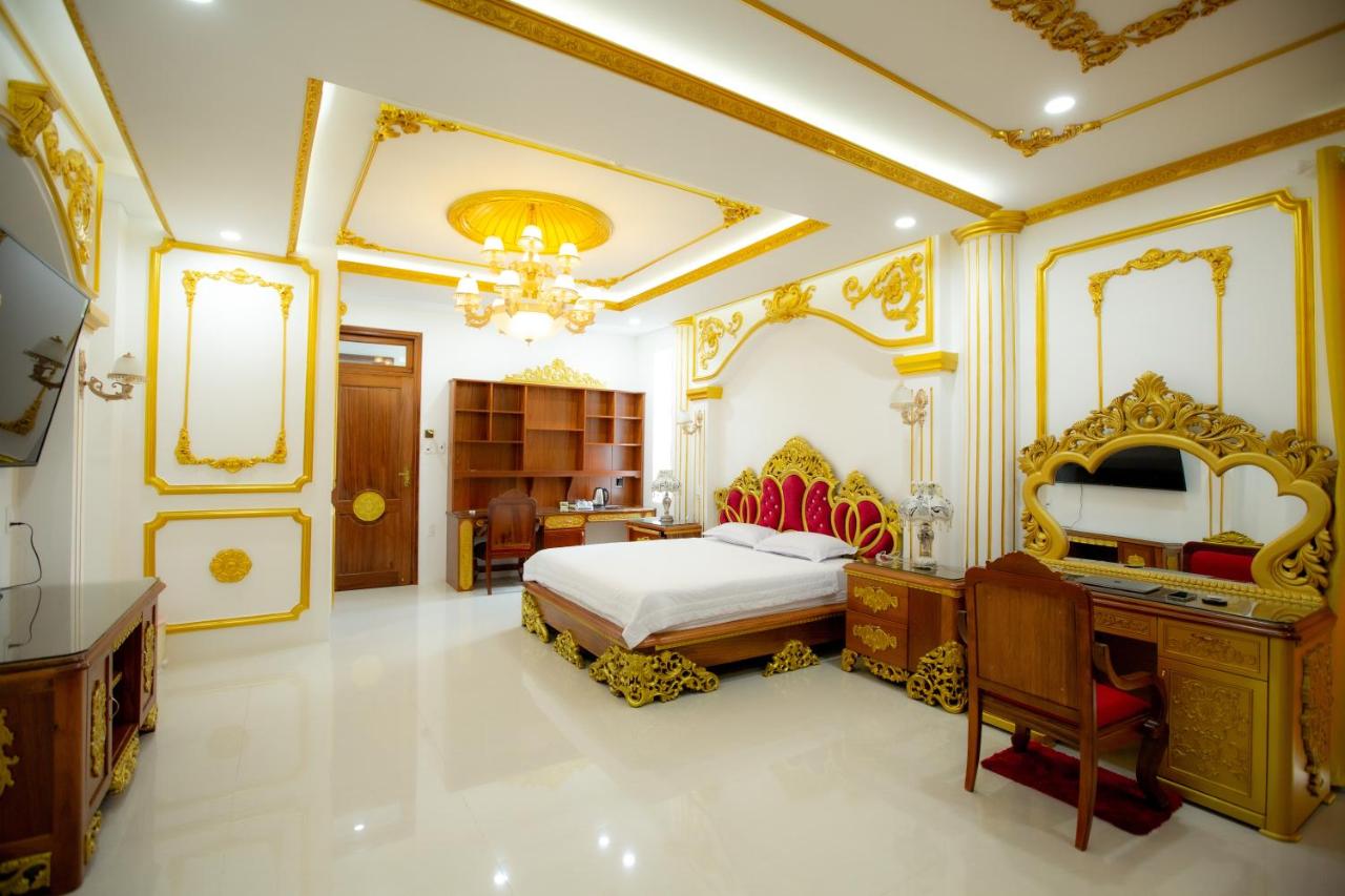 Deluxe Queen Suite