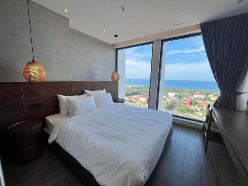 Two-Bedroom Apartment with Ocean View