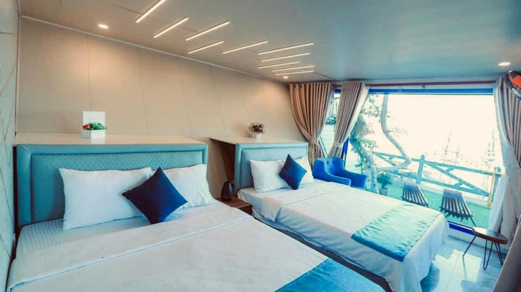 Sea View Twin Room - Bed