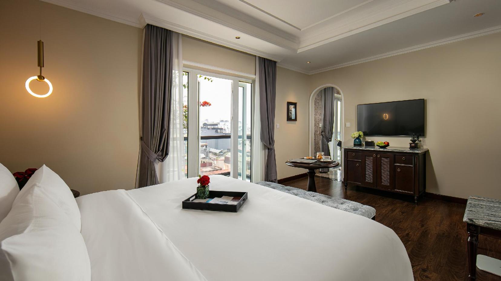 Suite with Balcony - Bed