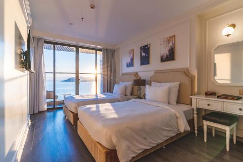 Senior Deluxe Room with Ocean View