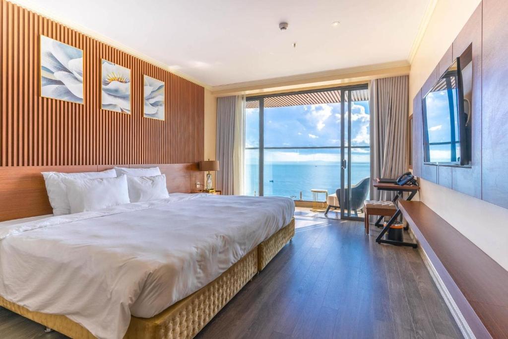 Premier Deluxe Room with Ocean View