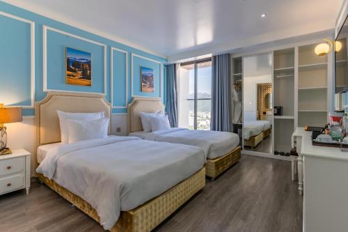 Deluxe Double or Twin Room with City View