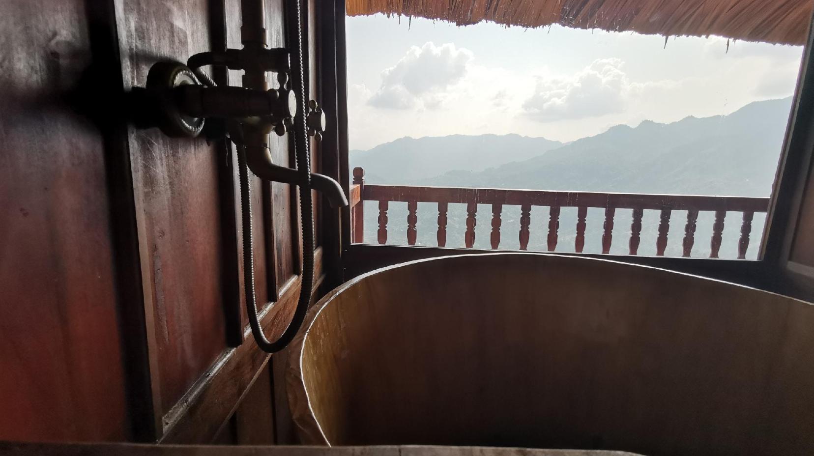 Standard Bungalow - Bathroom