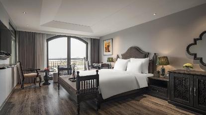 Junior Suite with King Bed - Bedroom