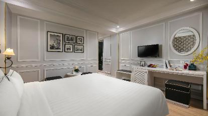 Deluxe Double Room - Bed