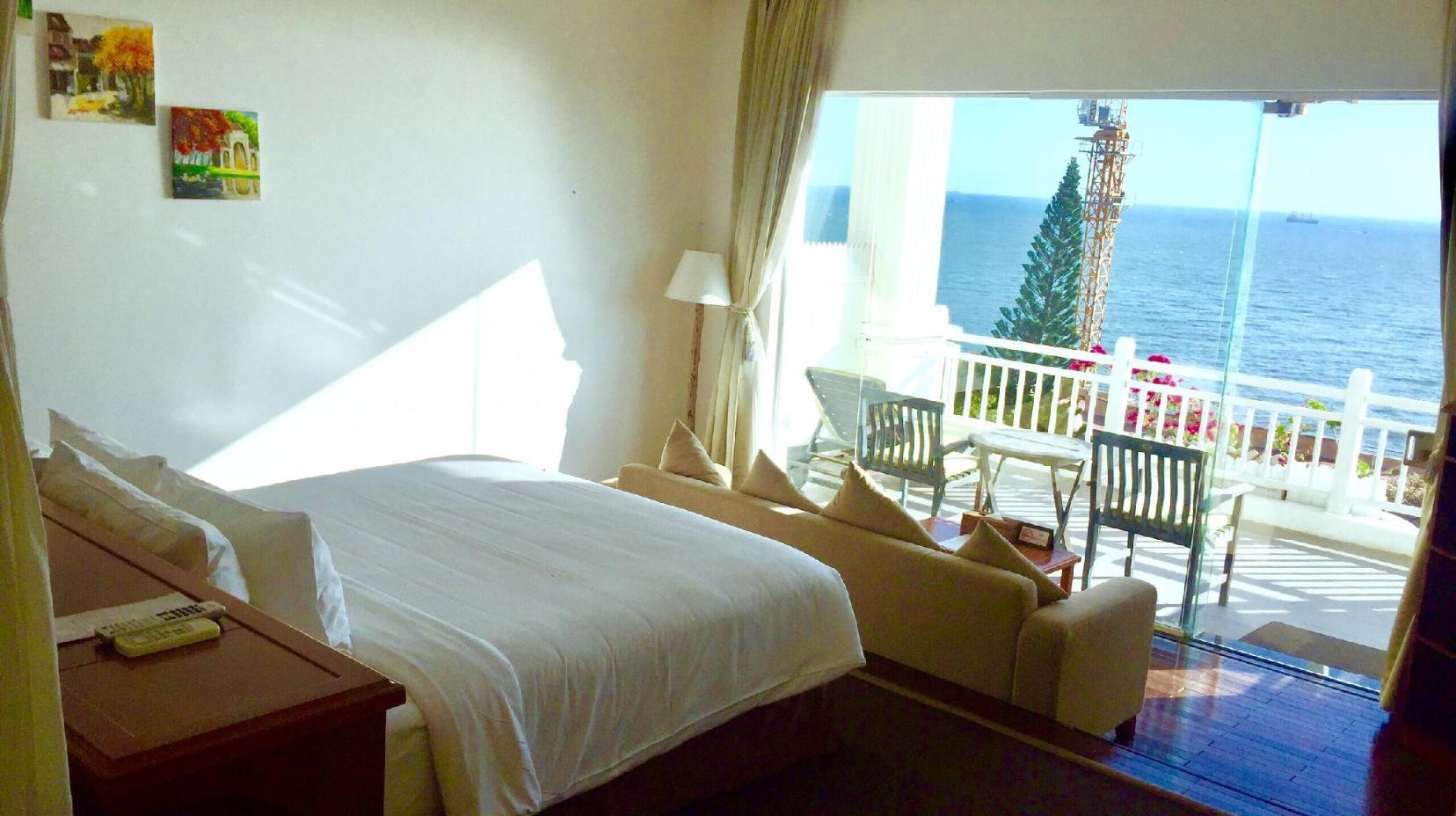 Premium Deluxe Double Room with Balcony and Sea View - Bed