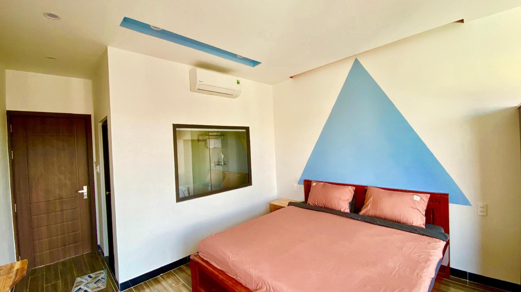 Deluxe Room with Balcony - Guestroom