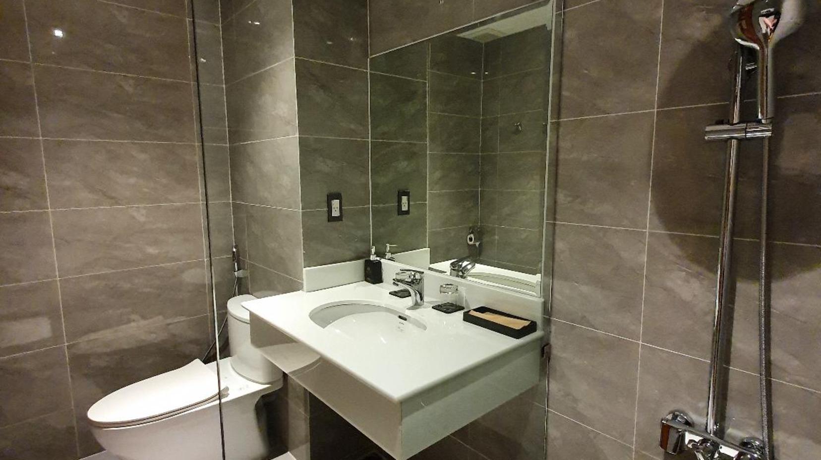 Deluxe Double Room - Bathroom