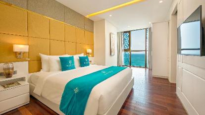 3-Bedroom Ocean View Apartment - 30-Min Foot Massage Included - Bed