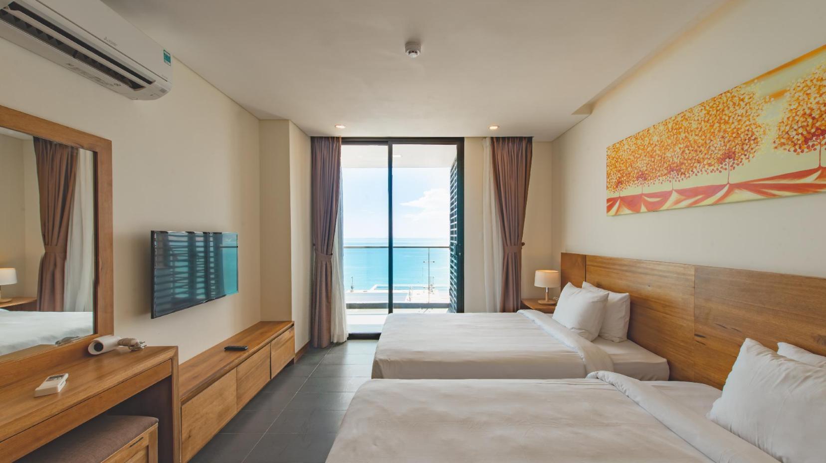 1-Bedroom Executive Sea View Apartment with Balcony - Bedroom