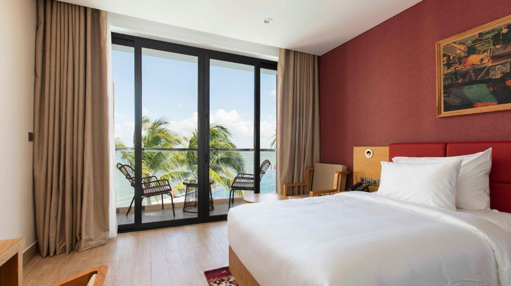 Deluxe Double Room with Balcony - Bed