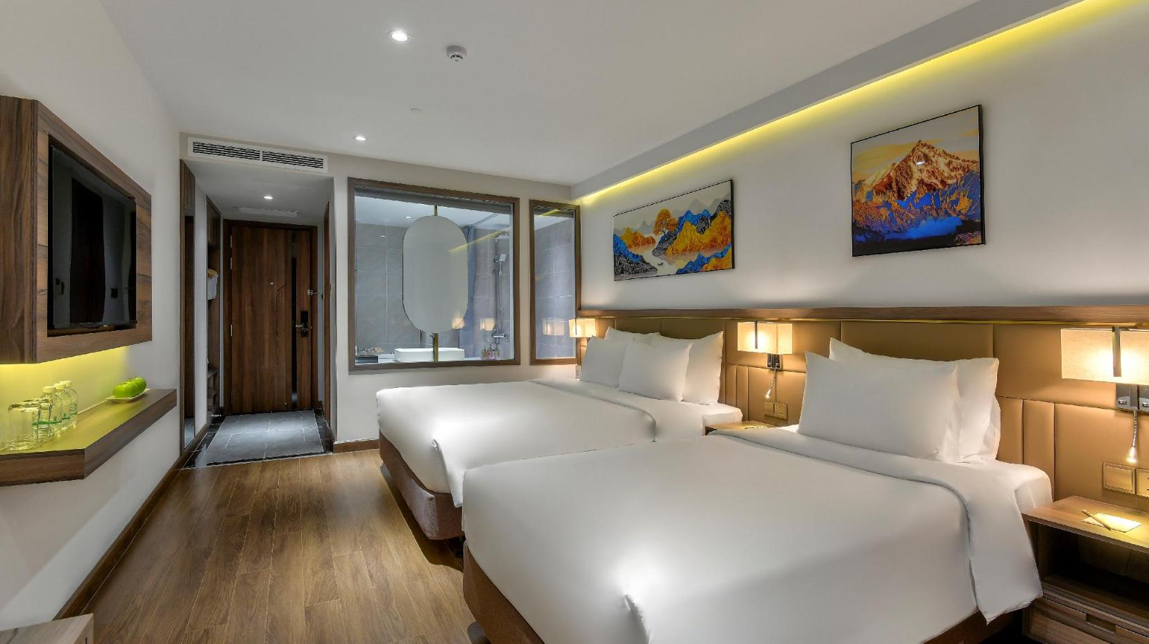 Triple Room with Balcony - Bed