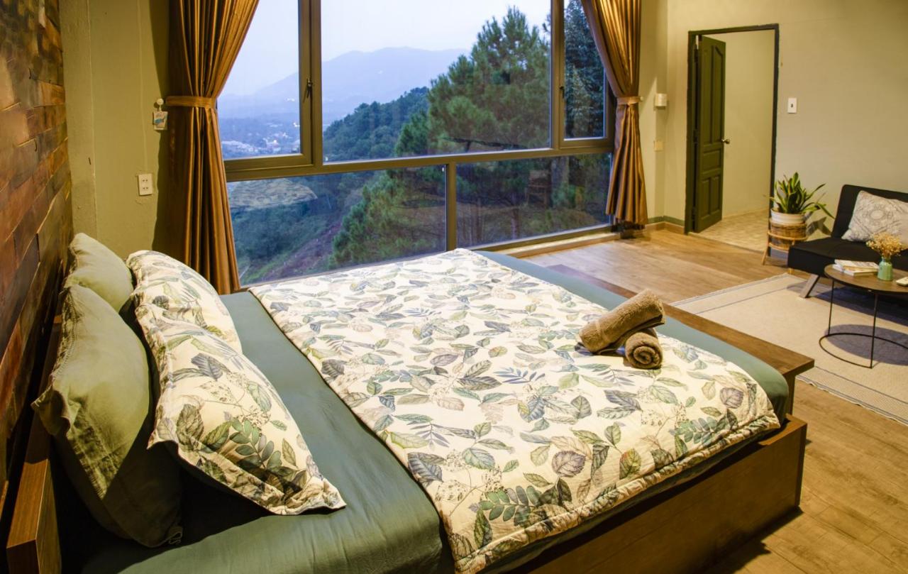 Suite with Mountain View